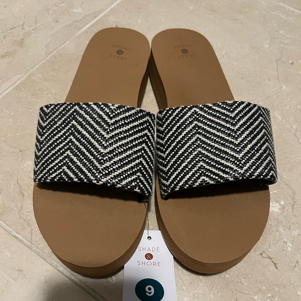 Size 9  Black and cream espadrille type platform